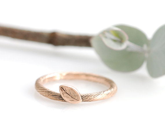 glosite wedding website vine leaf nontraditional engagement ring